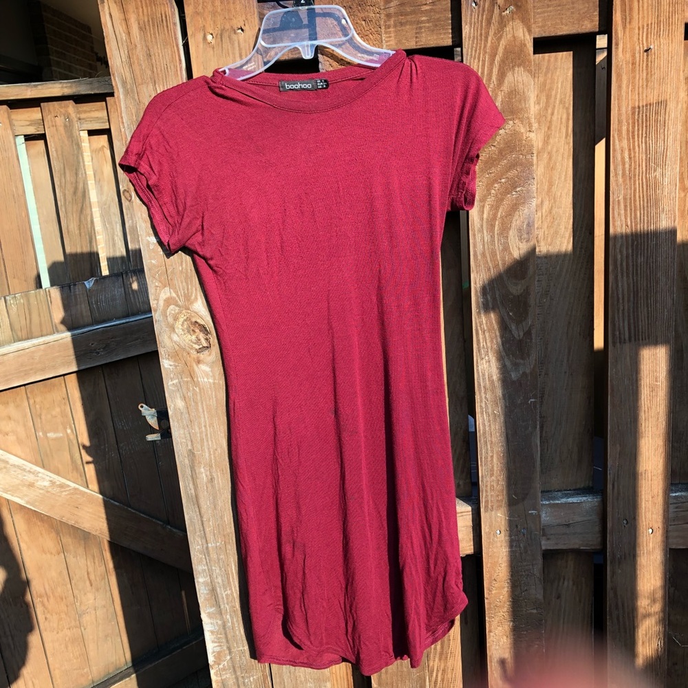 Burgundy boohoo short sleeve dress